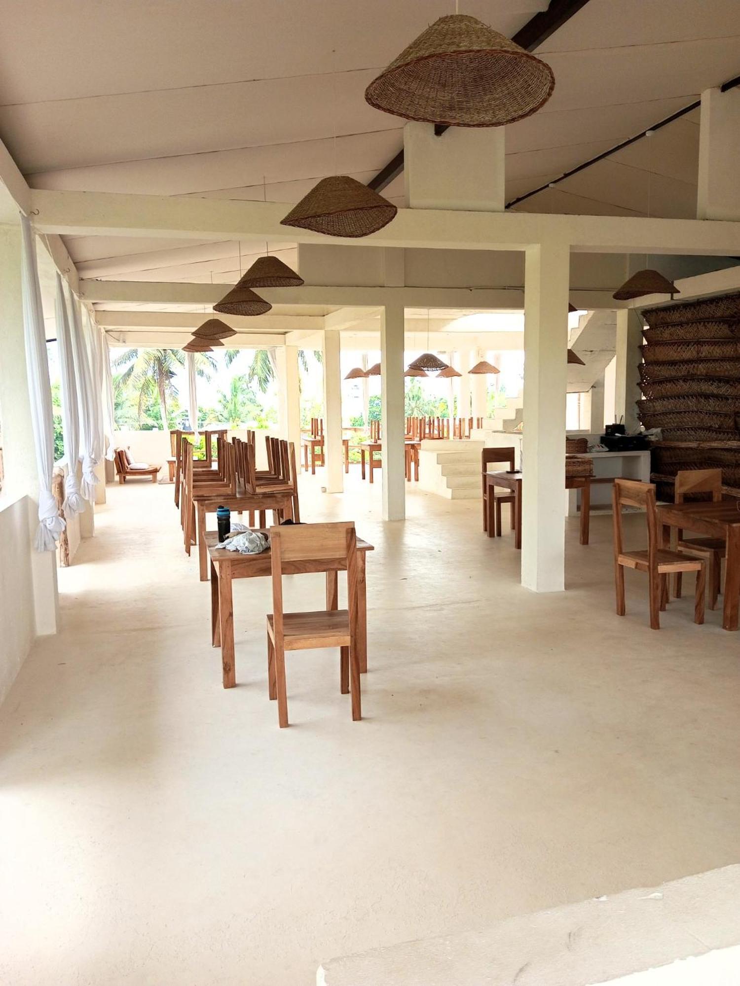 Ocean Bay Surf Resort Weligama Buitenkant foto