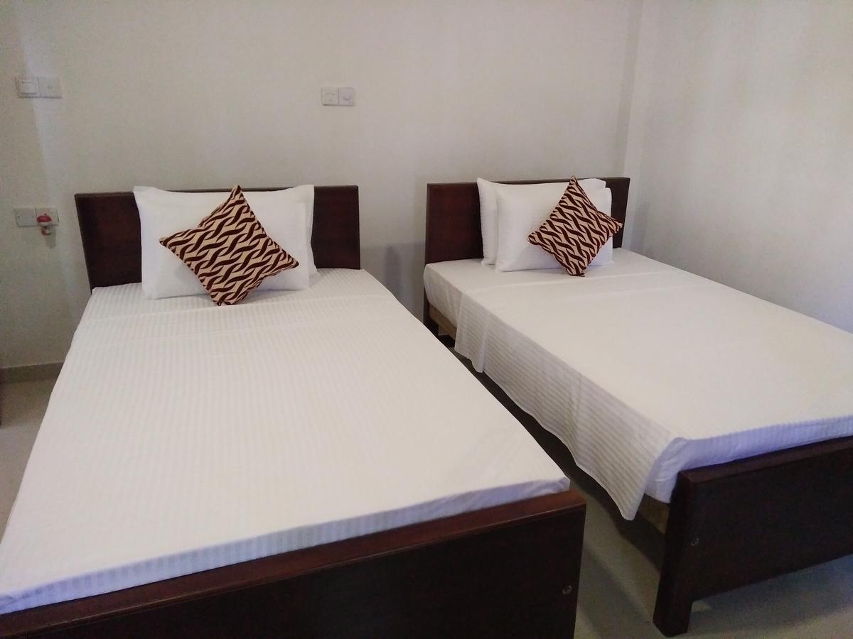 Ocean Bay Surf Resort Weligama Buitenkant foto
