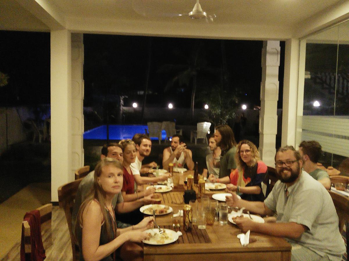 Ocean Bay Surf Resort Weligama Buitenkant foto