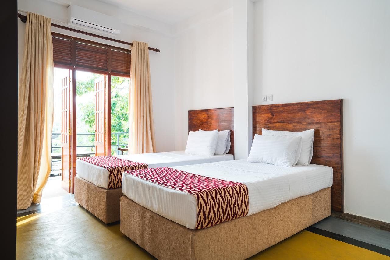 Ocean Bay Surf Resort Weligama Buitenkant foto
