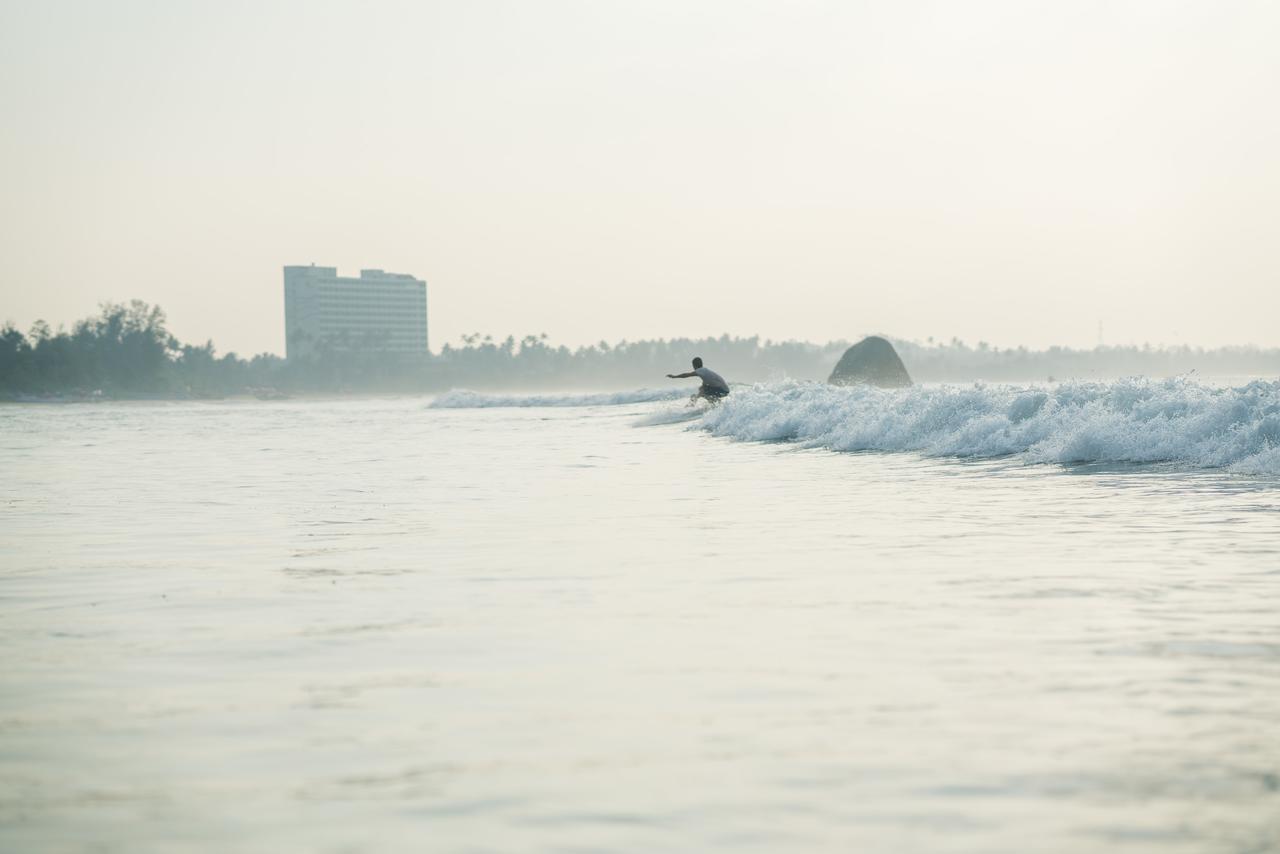 Ocean Bay Surf Resort Weligama Buitenkant foto
