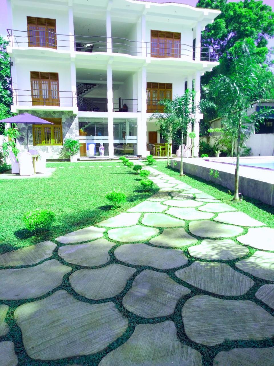 Ocean Bay Surf Resort Weligama Buitenkant foto