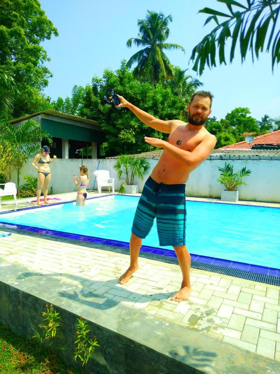 Ocean Bay Surf Resort Weligama Buitenkant foto