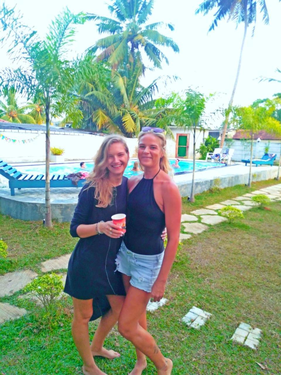 Ocean Bay Surf Resort Weligama Buitenkant foto