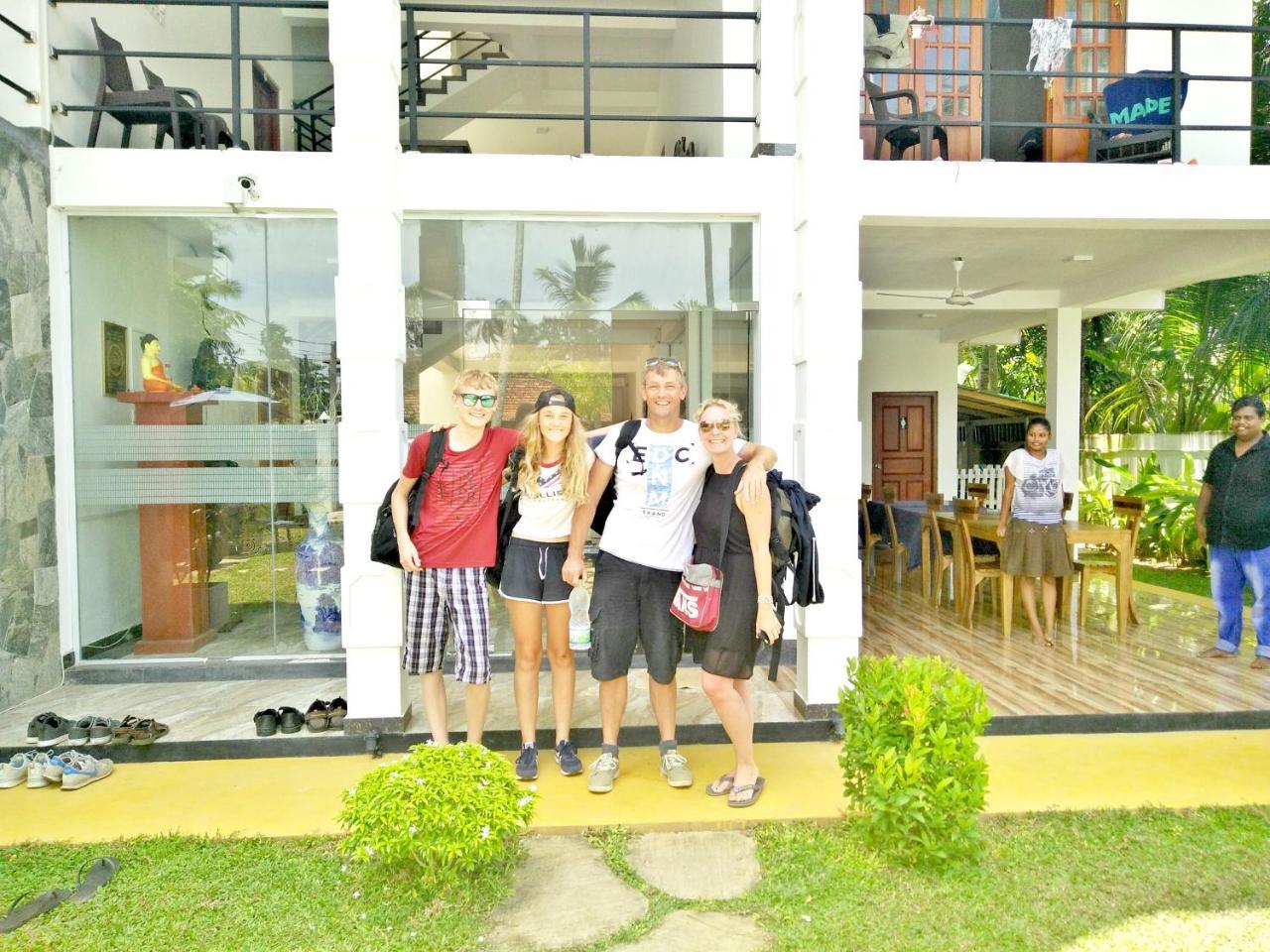 Ocean Bay Surf Resort Weligama Buitenkant foto