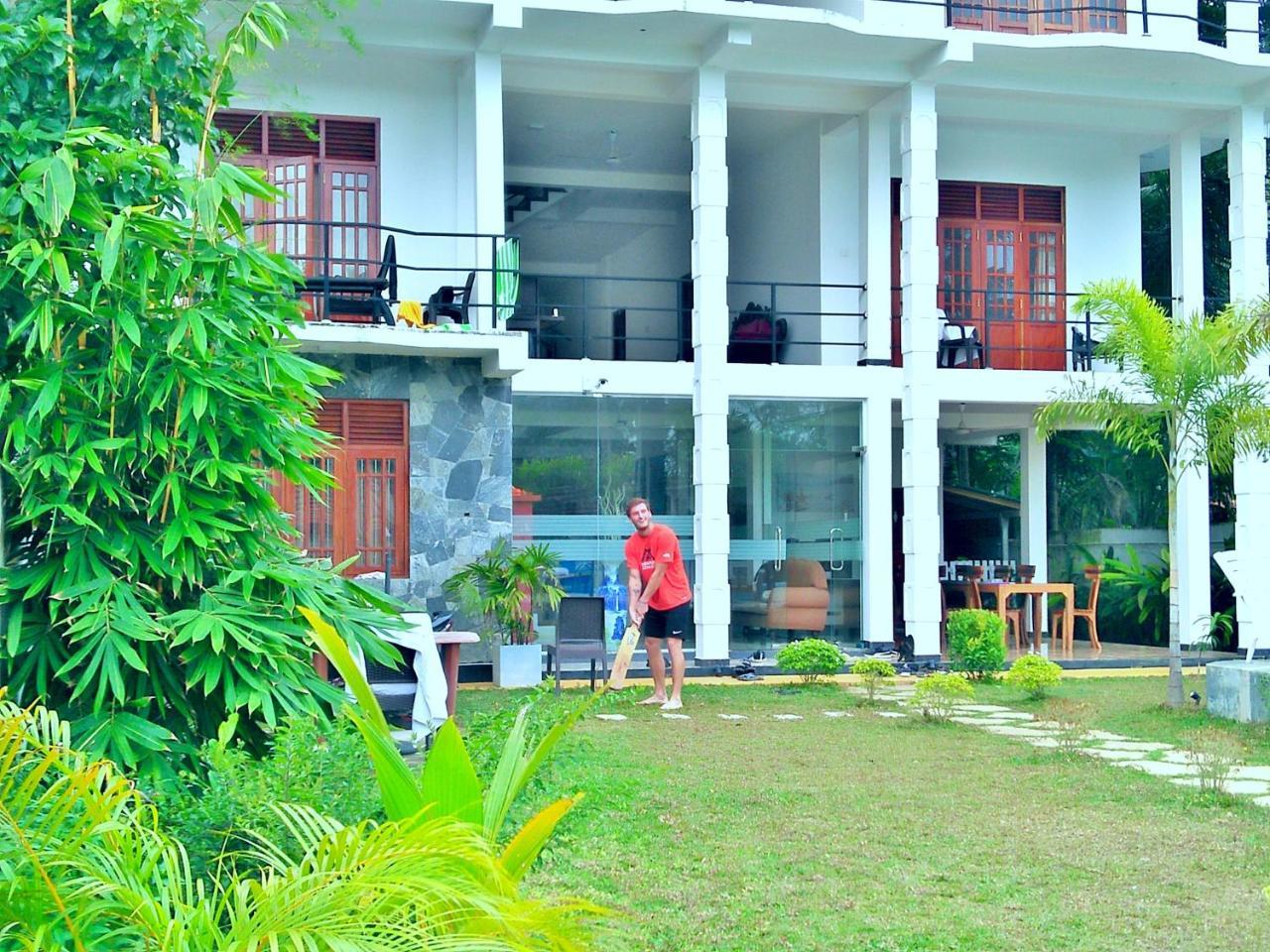Ocean Bay Surf Resort Weligama Buitenkant foto