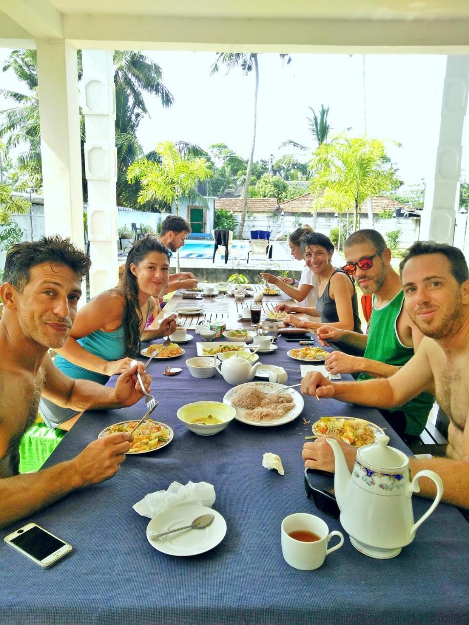 Ocean Bay Surf Resort Weligama Buitenkant foto
