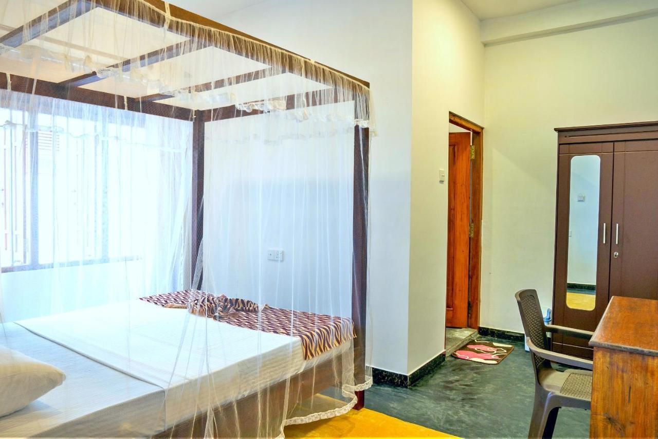 Ocean Bay Surf Resort Weligama Buitenkant foto