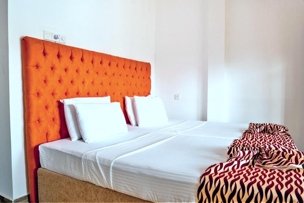 Ocean Bay Surf Resort Weligama Buitenkant foto