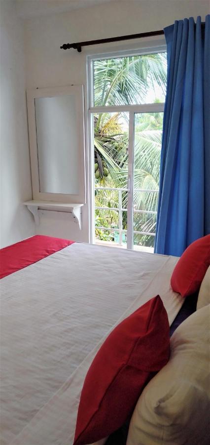 Ocean Bay Surf Resort Weligama Buitenkant foto