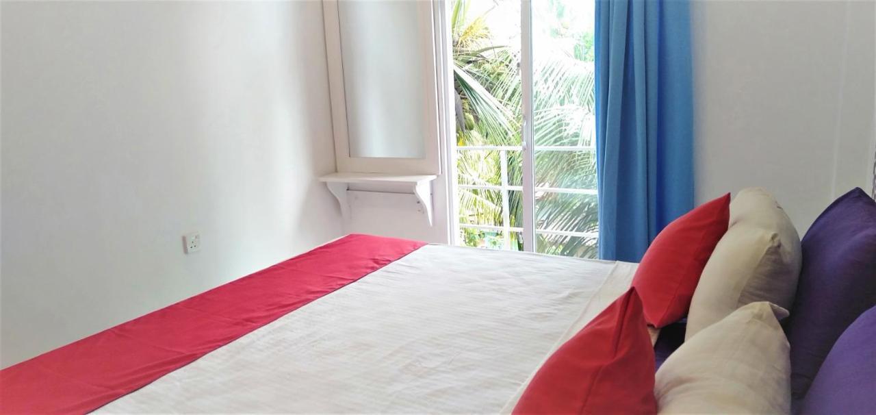 Ocean Bay Surf Resort Weligama Buitenkant foto