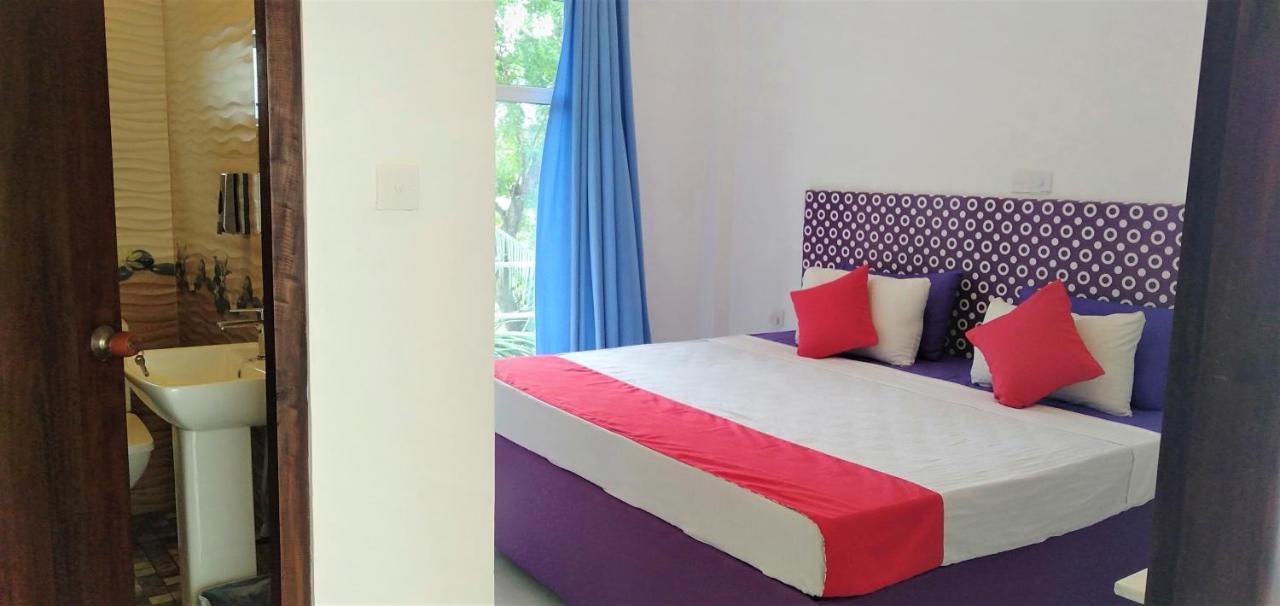 Ocean Bay Surf Resort Weligama Buitenkant foto