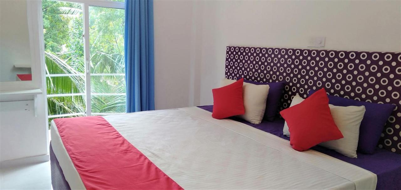 Ocean Bay Surf Resort Weligama Buitenkant foto