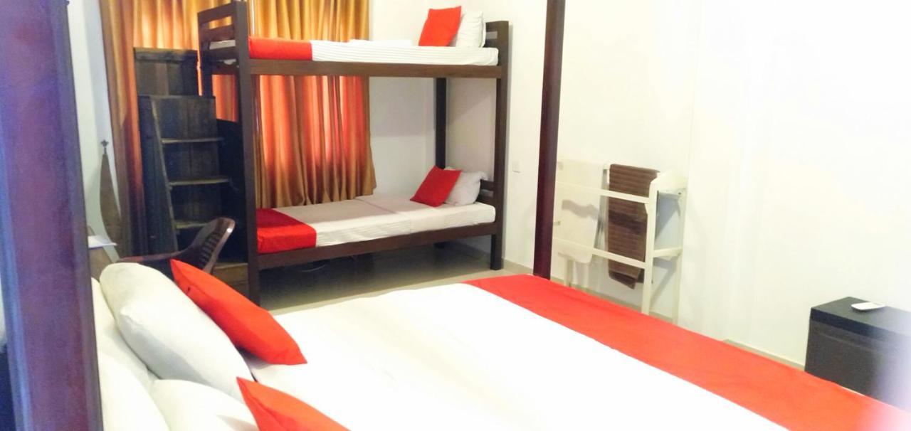 Ocean Bay Surf Resort Weligama Buitenkant foto