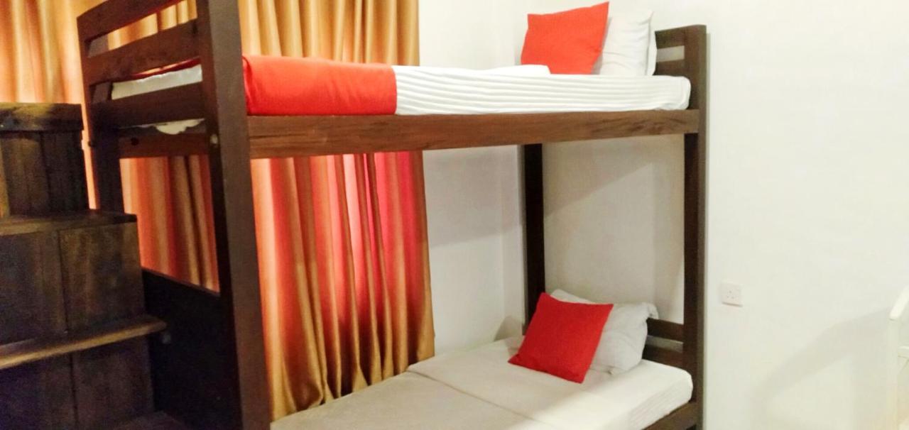 Ocean Bay Surf Resort Weligama Buitenkant foto